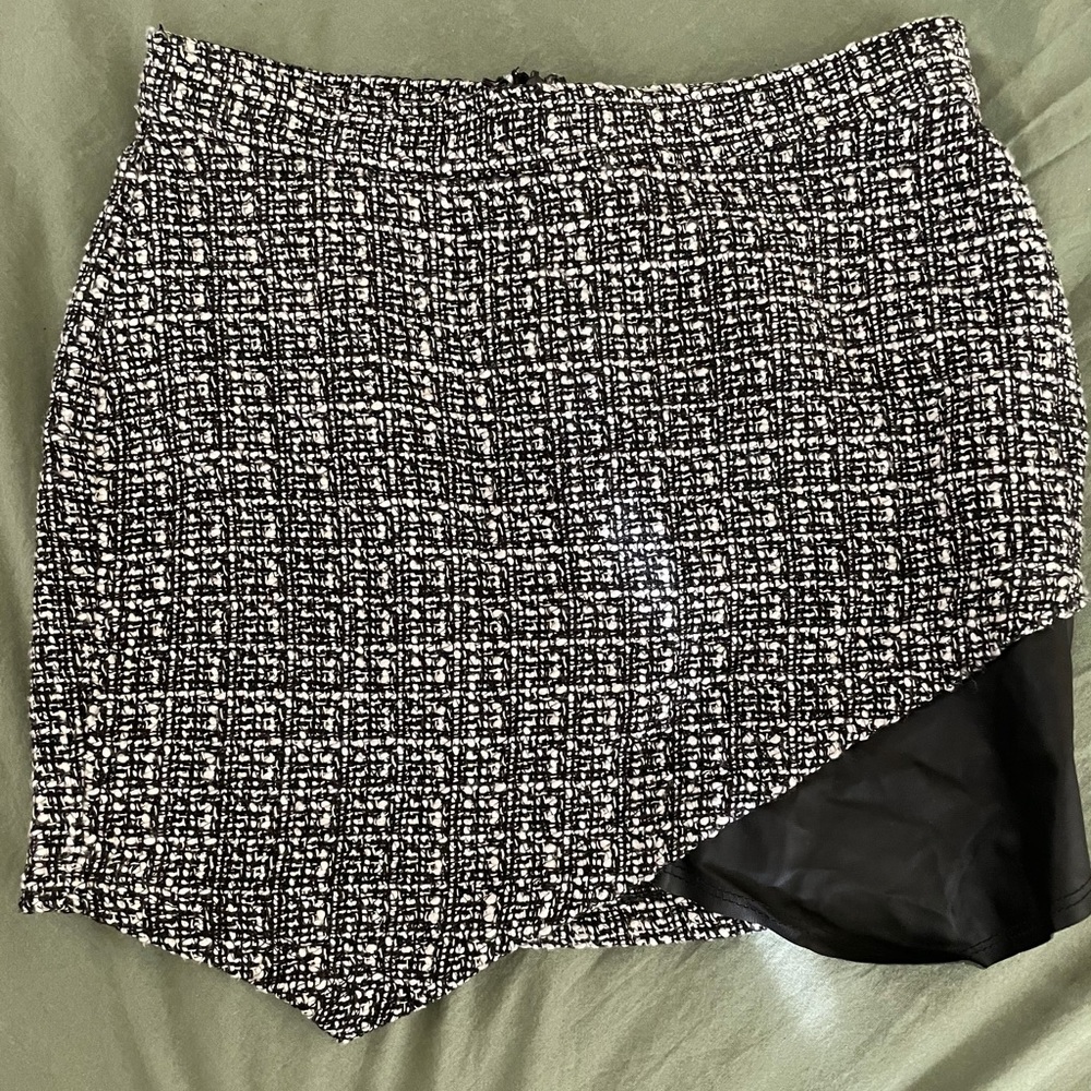 NWT skirt black and white with pleather side skirt